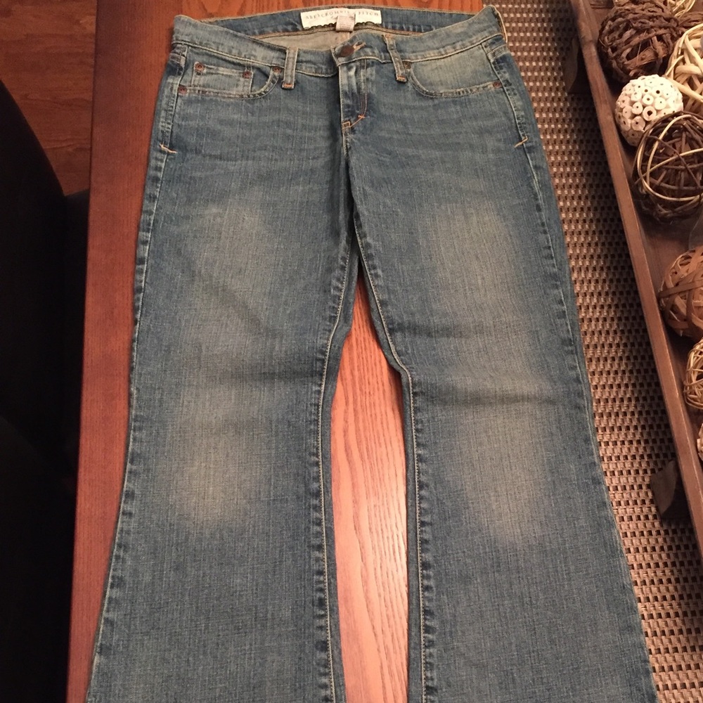 A&F NWOT blue jeans